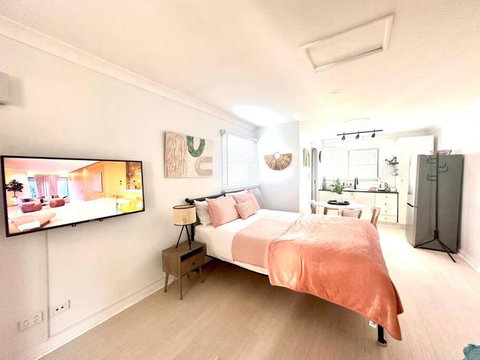 Happy Studio In NewCastle - Tourism Canberra 0