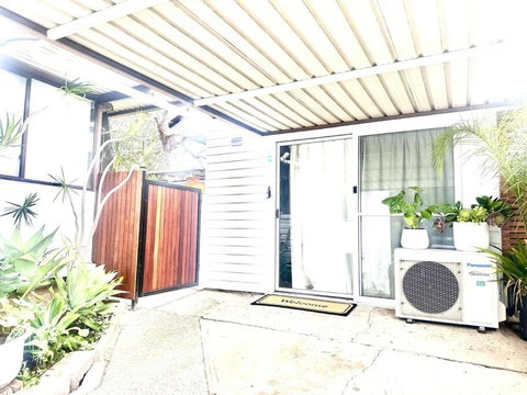 Happy Studio In NewCastle - Tourism Canberra 3