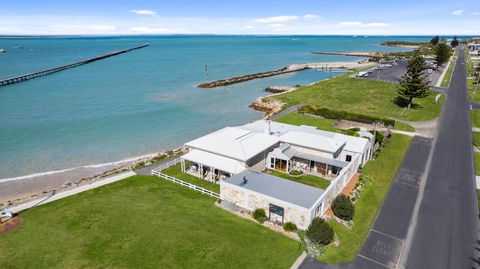 Harbour Masters Beachport - Tourism Canberra 0
