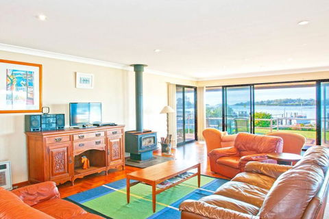 HAIS18G - Riverside Delight - Tourism Canberra 0