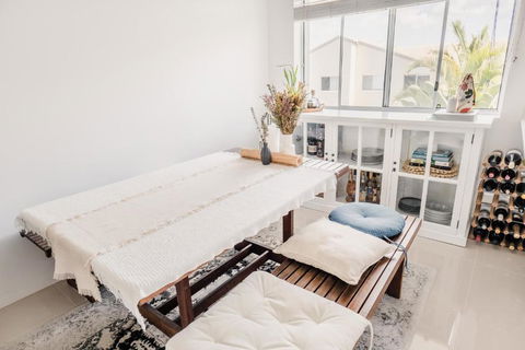 HEART OF BURLEIGH Holiday Villa - Perfect Location With Pools - Tourism Canberra 1