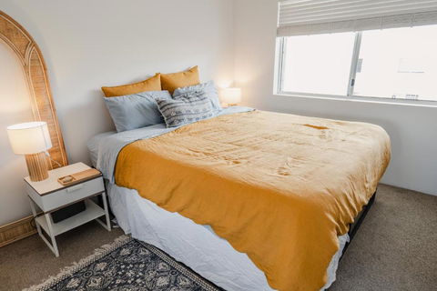HEART OF BURLEIGH Holiday Villa - Perfect Location With Pools - Tourism Canberra 3