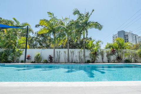 HEART OF BURLEIGH Holiday Villa - Perfect Location With Pools - Tourism Canberra 0
