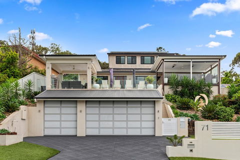 HEATed Pool, Lake & Beach, Luxury 5 B/R House - Tourism Canberra 3