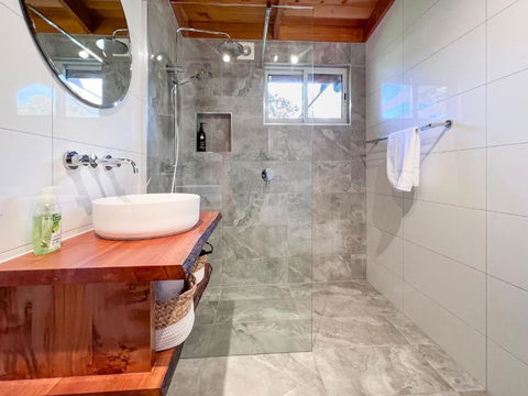 HEXAGON BEACH HOUSE Binalong Bay Of Fires Views - Tourism Canberra 0