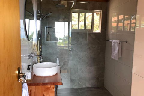 HEXAGON BEACH HOUSE Binalong Bay Of Fires Views - Tourism Canberra 3