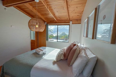 HEXAGON BEACH HOUSE Binalong Bay Of Fires Views - Tourism Canberra 2