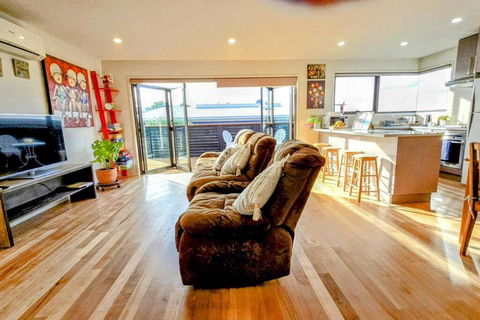 Hideaway By The Bay - Tourism Canberra 2