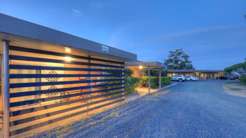 Hilldrop Motor Inn - Tourism Canberra 2