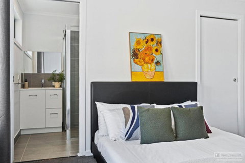 Hobart 4 Bedroom Cosy Stayz - Tourism Canberra 1