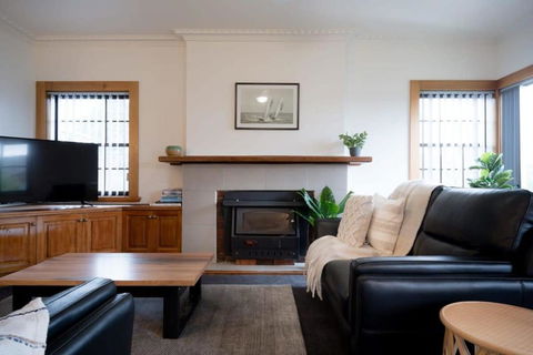 Homely Abode - Near City With Parking - Tourism Canberra 1