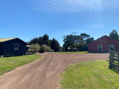 Icena Accommodation - Tourism Canberra 0