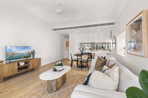 Iconic Bondi Beach Panorama From Stylish Retreat - Tourism Canberra 1
