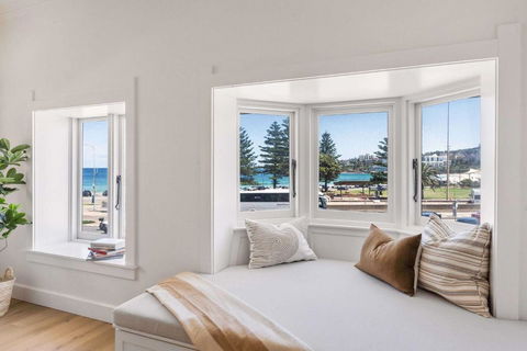 Iconic Bondi Beach Panorama From Stylish Retreat - Tourism Canberra 3