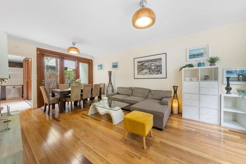 Ideally Located 3 BR With Parking & Central & Darling Harbour-10 Mins Walk - Tourism Canberra 1
