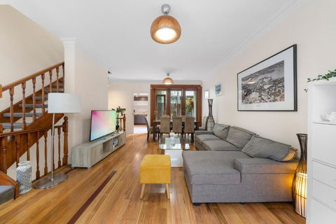 Ideally Located 3 BR With Parking & Central & Darling Harbour-10 Mins Walk - Tourism Canberra 0