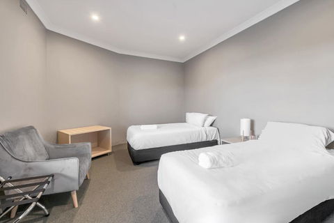 Illinois Hotel - Tourism Canberra 2