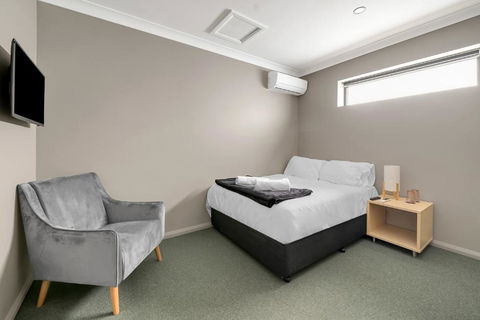 Illinois Hotel - Tourism Canberra 1