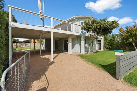 Imollu Beach House 5-Bed 2 5-Bath - Tourism Canberra 0