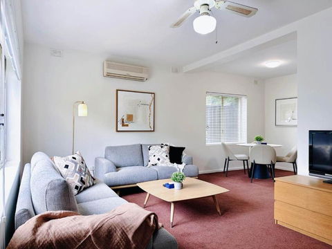In Between City Sea & Airport - 2BR Vacation Home - Tourism Canberra 0