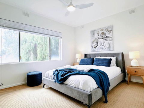 In Between City Sea & Airport - 2BR Vacation Home - Tourism Canberra 1