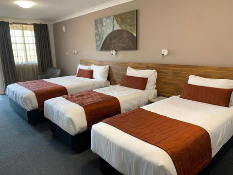 In Town Motor Inn - Tourism Canberra 3