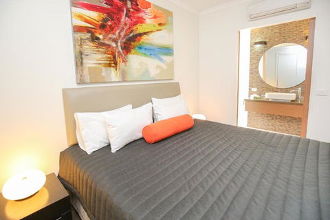 Indulge Apartments - Ontario - Tourism Canberra 0