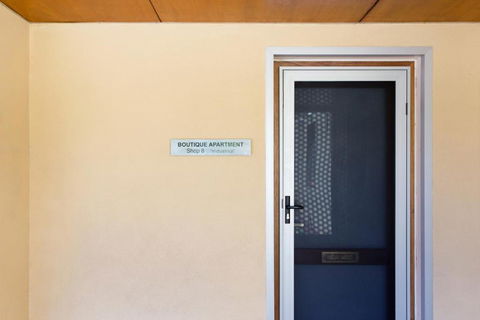 Industrial Central Apartment - Shop 8 - Tourism Canberra 1