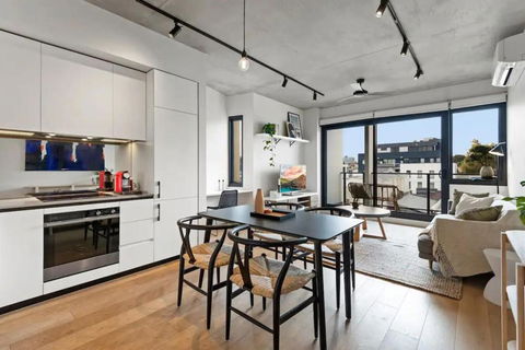 Industrial-Style Retreat In Trendy Cremorne - Tourism Canberra 0