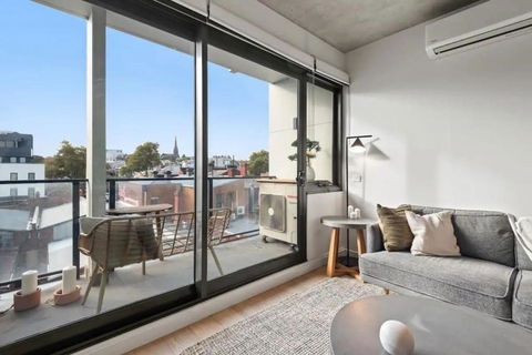 Industrial-Style Retreat In Trendy Cremorne - Tourism Canberra 1