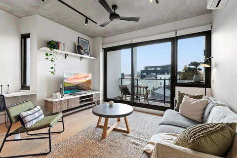 Industrial-Style Retreat In Trendy Cremorne - Tourism Canberra 2