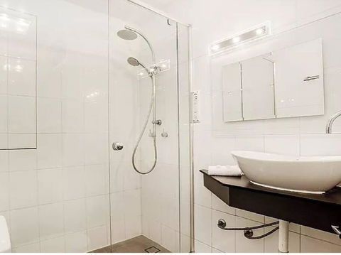 Inner City 2 Bedroom Apartment Self Catering - Tourism Canberra 1