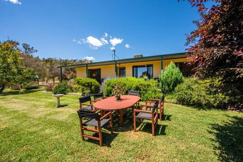 Idyllic Farm Stay Seclusion At Ithaca Cottage - Tourism Canberra 0