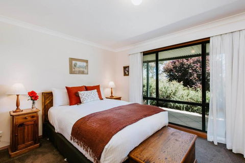 Idyllic Farm Stay Seclusion At Ithaca Cottage - Tourism Canberra 2