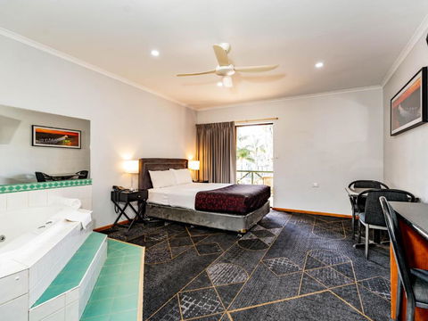 Hotel Renmark - Tourism Canberra 3