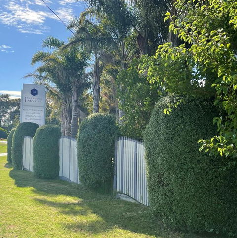 Inverloch Motel - Tourism Canberra 1