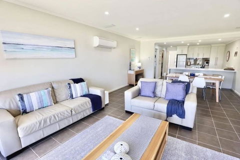 Iona Blue 3 Bedroom Townhouse 200m To Restaurants & Shops - Tourism Canberra 3