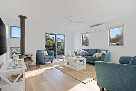 Island Court - Tourism Canberra 1