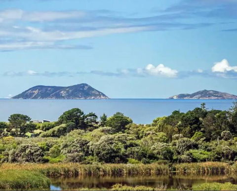 Island House - Tourism Canberra 0