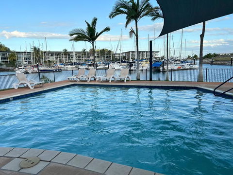 Island Romance Or Family & Pool - Tourism Canberra 3