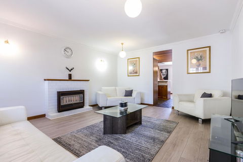 Adelaide Style Accommodation-Getaway In North Adelaide- Close To City - Tourism Canberra 0