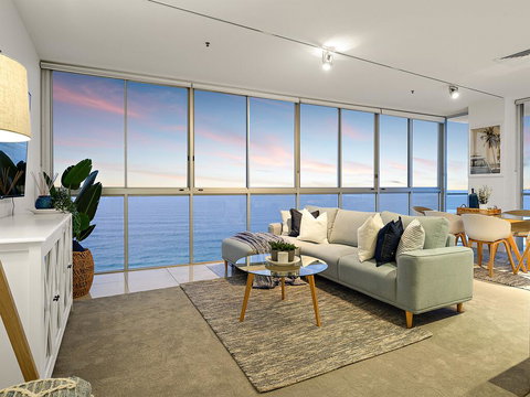 Air On Broadbeach - Tourism Canberra 1