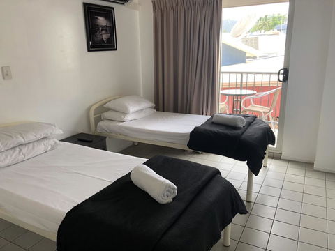 Airlie Waterfront Accommodation - Tourism Canberra 2