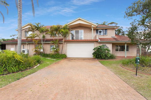 Ajax Avenue, 6 - Tourism Canberra 1