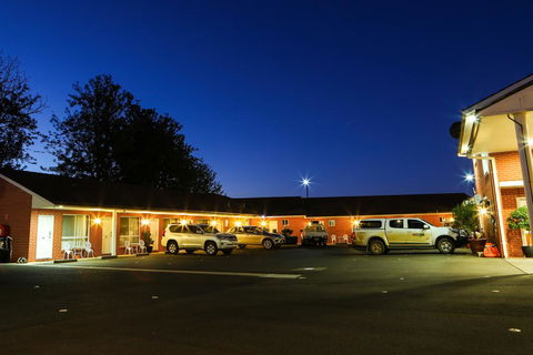 Akuna Motor Inn And Apartments - Tourism Canberra 1