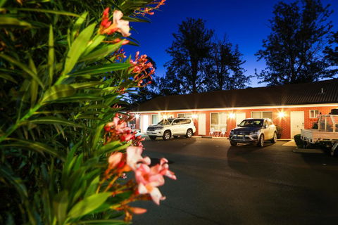 Akuna Motor Inn And Apartments - Tourism Canberra 0