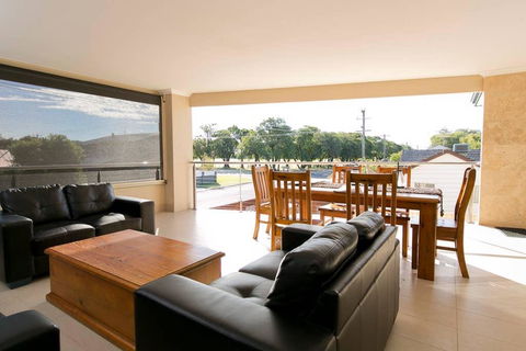 Alcedonia Retreat - Tourism Canberra 1