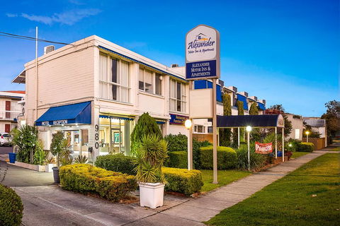 Alexander Motor Inn And Apartments - Tourism Canberra 0