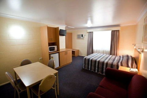 All Seasons Motor Lodge - Tourism Canberra 3