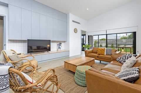 Allure On Barclay - Tourism Canberra 0